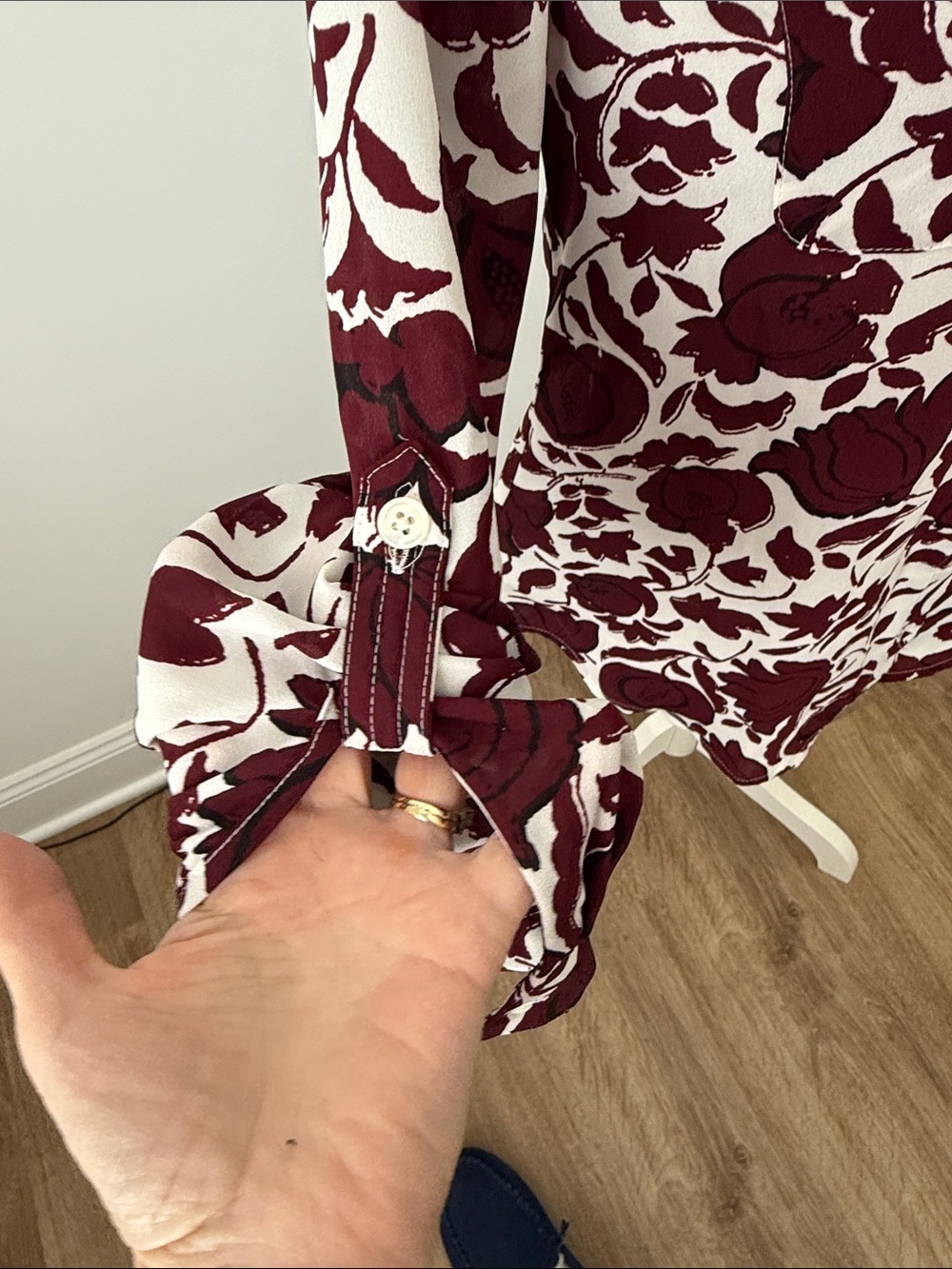 LOFT Women’s Burgundy Floral Button-Up Blouse, Size XS - Picture 4 of 9